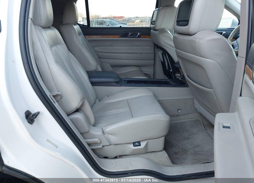 2011 LINCOLN MKT VIN: 2LMHJ5FR9BBJ52072