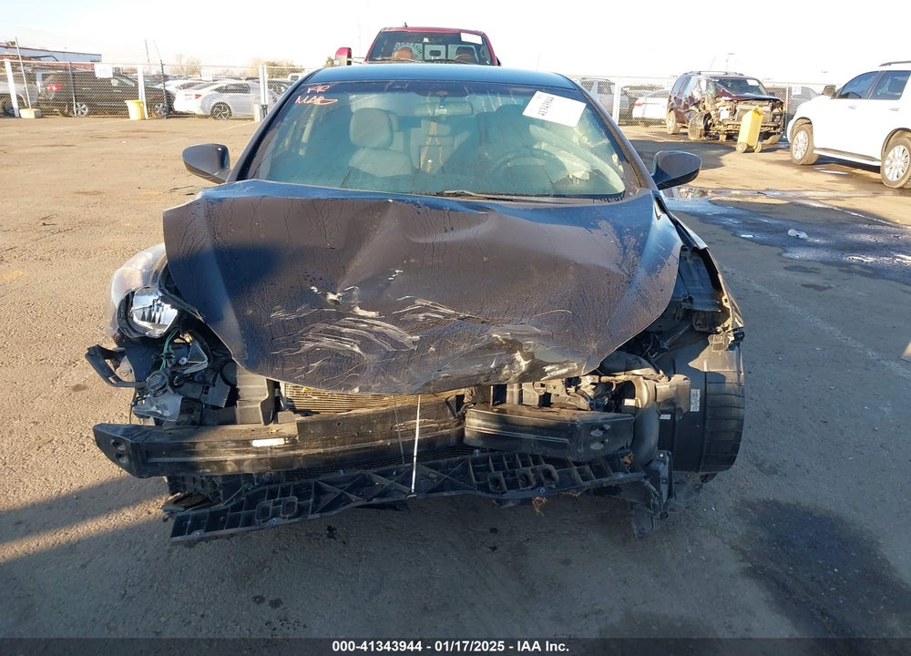 2016 HYUNDAI ELANTRA VIN: 5NPDH4AE5GH675738