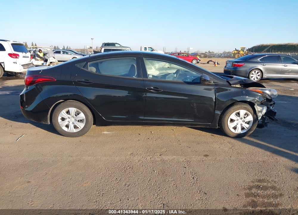 2016 HYUNDAI ELANTRA VIN: 5NPDH4AE5GH675738