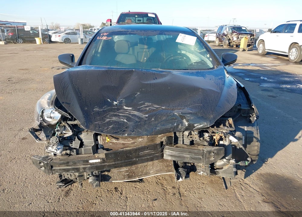 2016 HYUNDAI ELANTRA VIN: 5NPDH4AE5GH675738