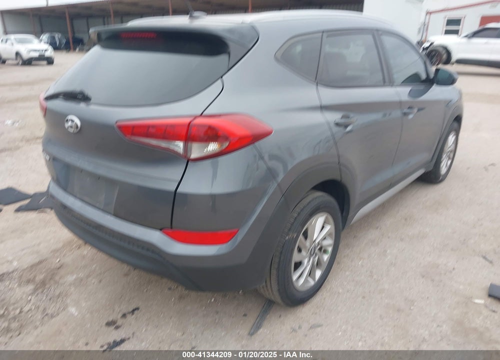 2017 HYUNDAI TUCSON SE VIN: KM8J33A40HU293963