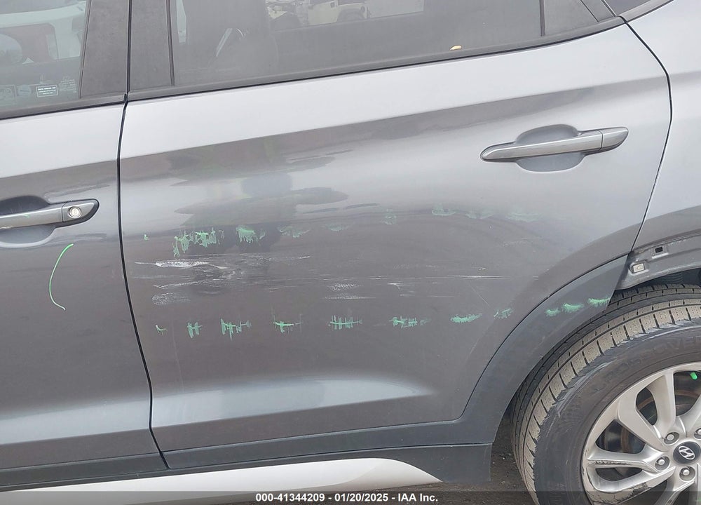 2017 HYUNDAI TUCSON SE VIN: KM8J33A40HU293963