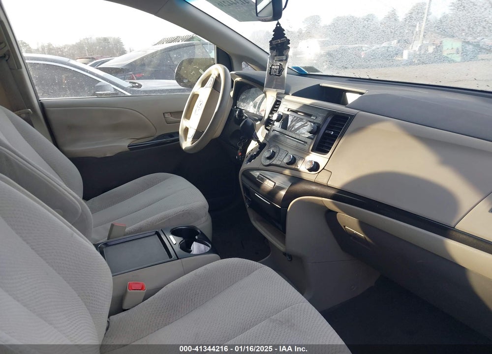 2011 TOYOTA SIENNA LE V6 VIN: 5TDKK3DC7BS129104