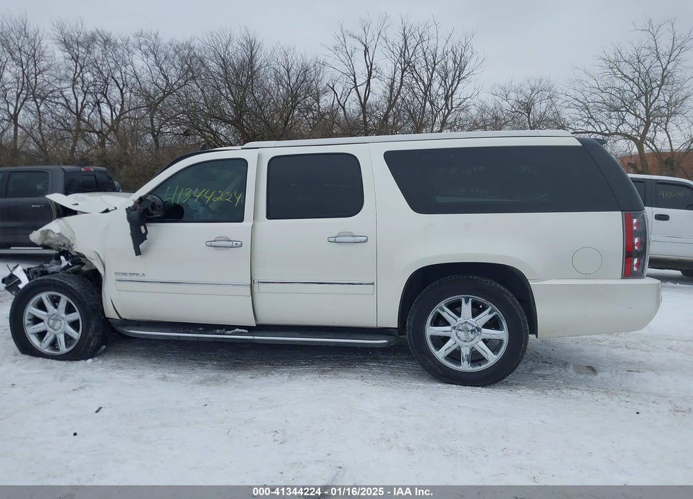 2011 GMC YUKON XL 1500 DENALI VIN: 1GKS2MEF8BR137391