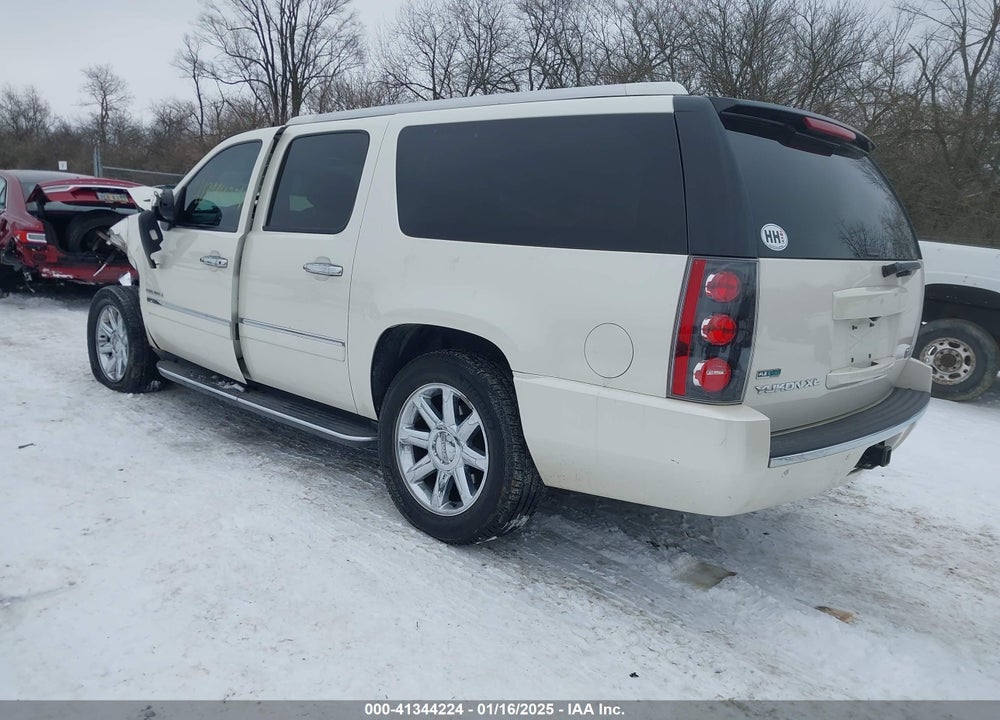 2011 GMC YUKON XL 1500 DENALI VIN: 1GKS2MEF8BR137391