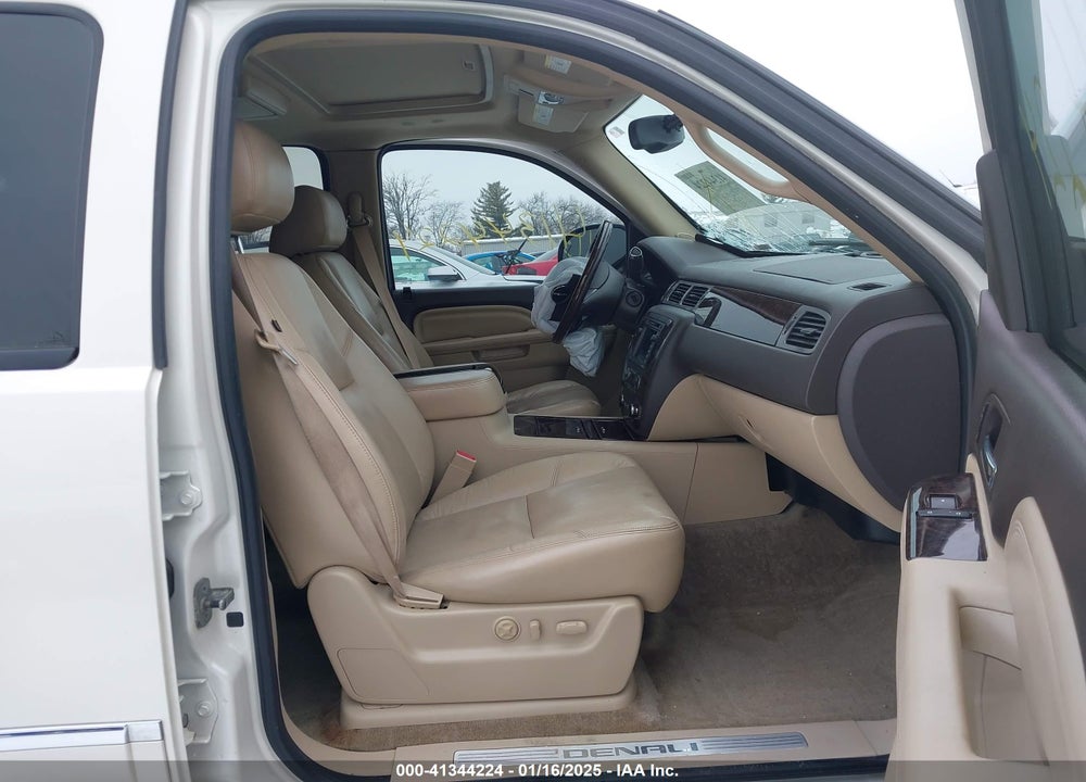 2011 GMC YUKON XL 1500 DENALI VIN: 1GKS2MEF8BR137391