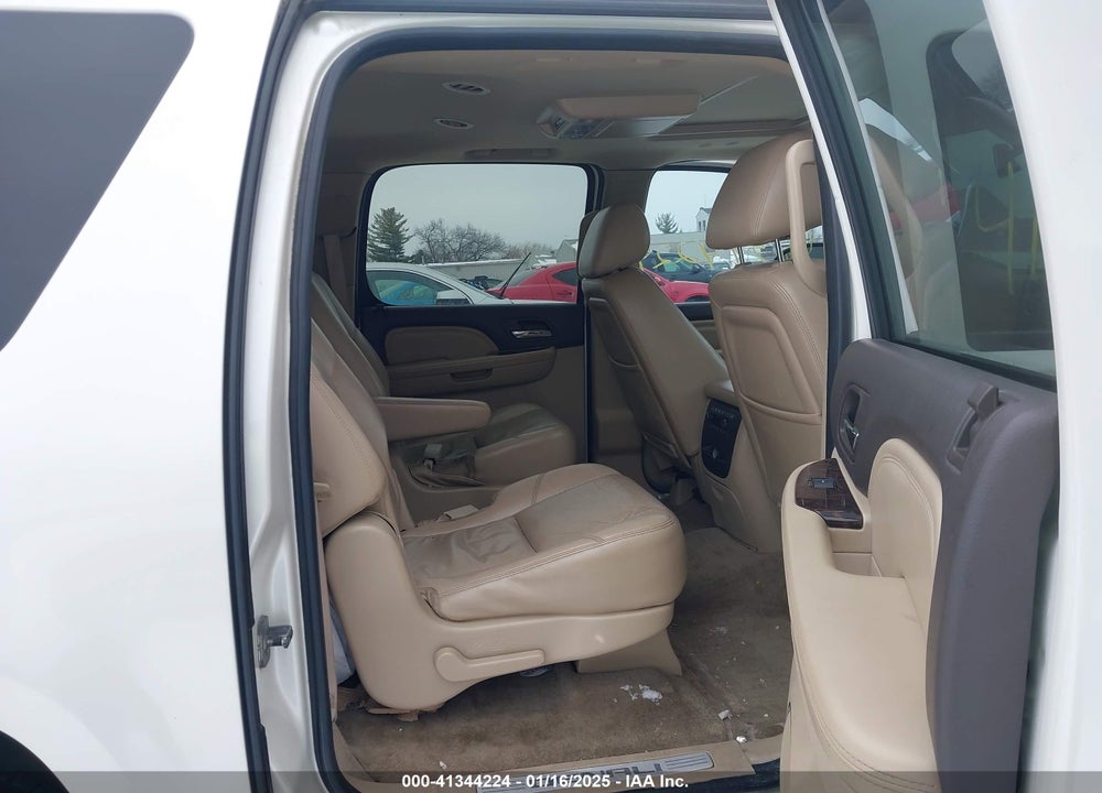2011 GMC YUKON XL 1500 DENALI VIN: 1GKS2MEF8BR137391