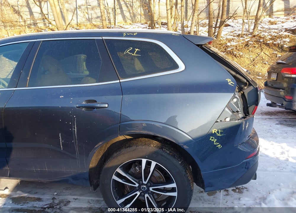 2021 VOLVO XC60 T5 MOMENTUM VIN: YV4102RK2M1825023