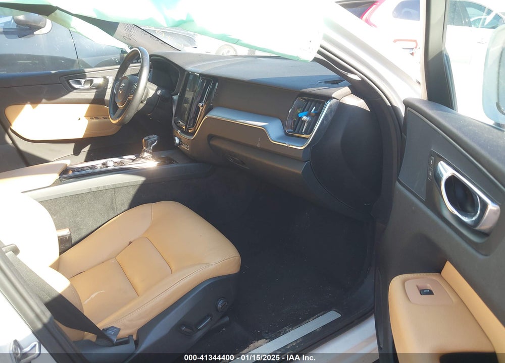 2020 VOLVO XC60 T5 MOMENTUM VIN: YV4102RK3L1583244