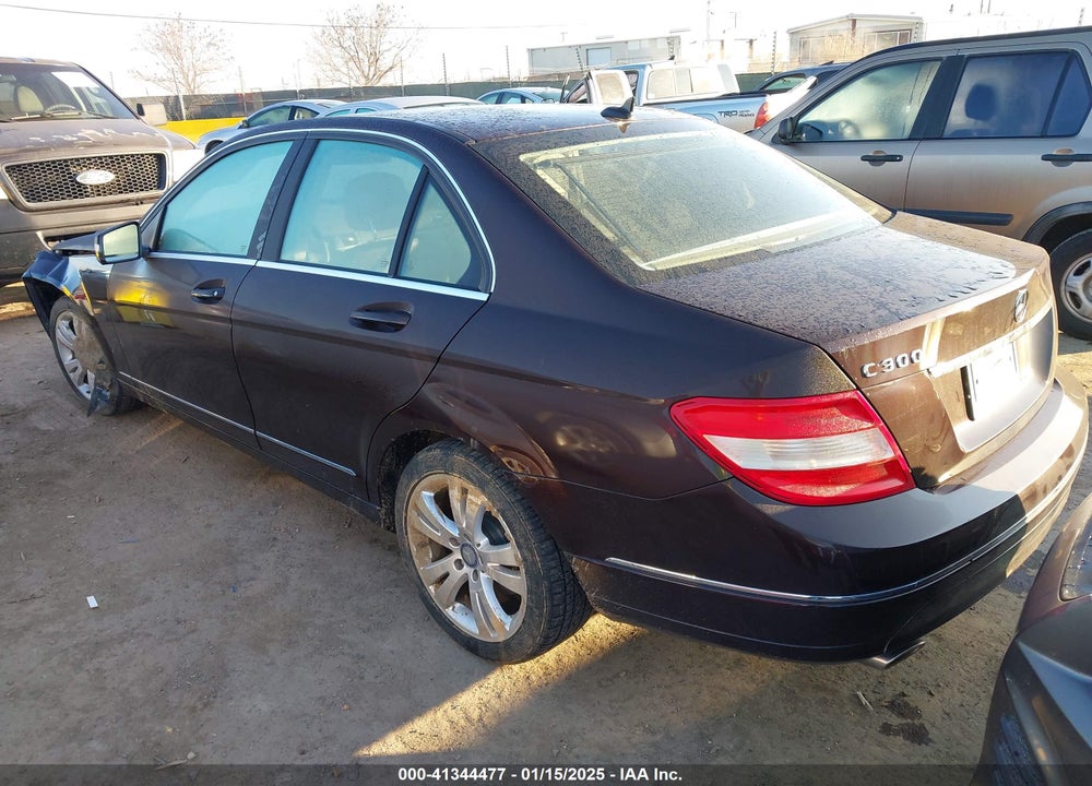 2011 MERCEDES-BENZ C 300 LUXURY/SPORT VIN: WDDGF5EB1BR173762