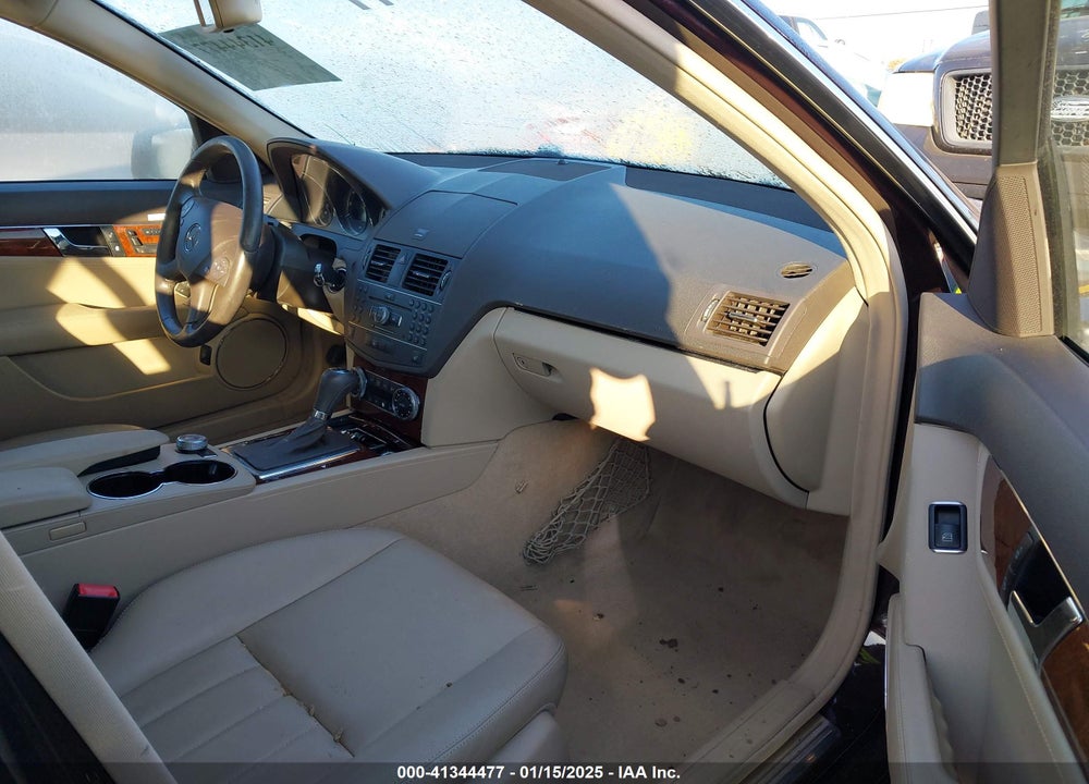 2011 MERCEDES-BENZ C 300 LUXURY/SPORT VIN: WDDGF5EB1BR173762