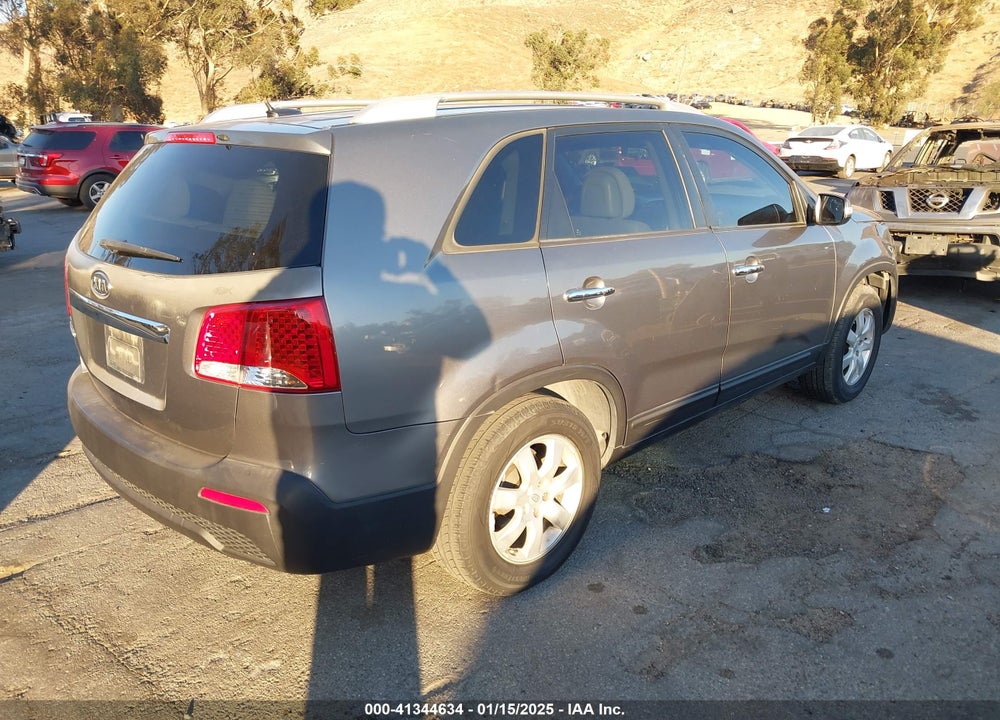 2011 KIA SORENTO LX V6 VIN: 5XYKT4A27BG125260