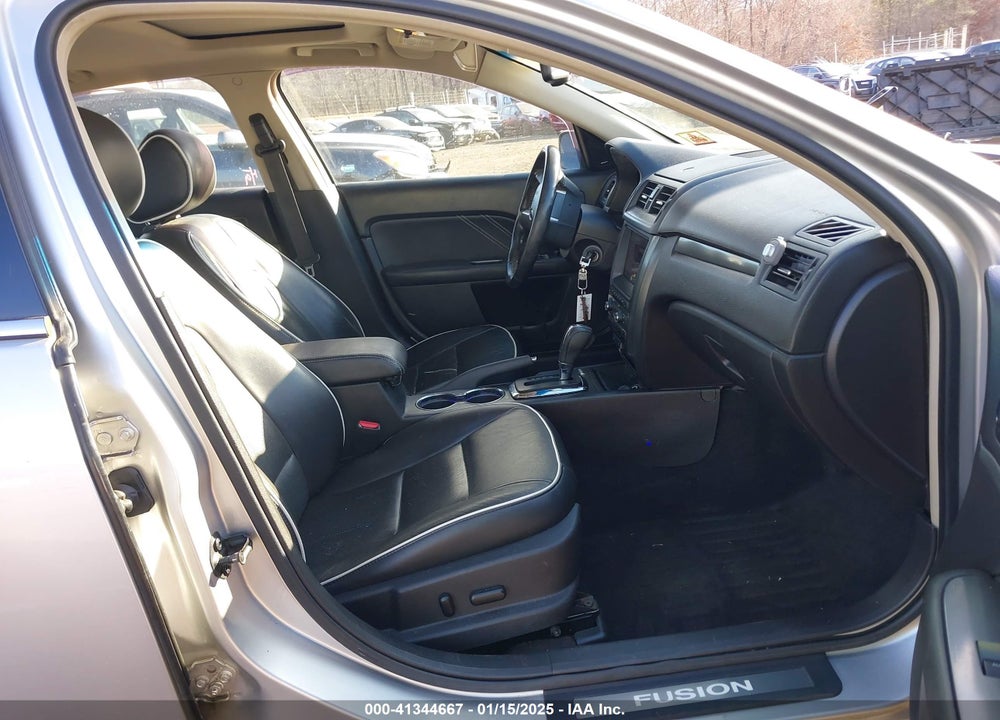 2011 FORD FUSION VIN: 3FAHP0JG2BR136746