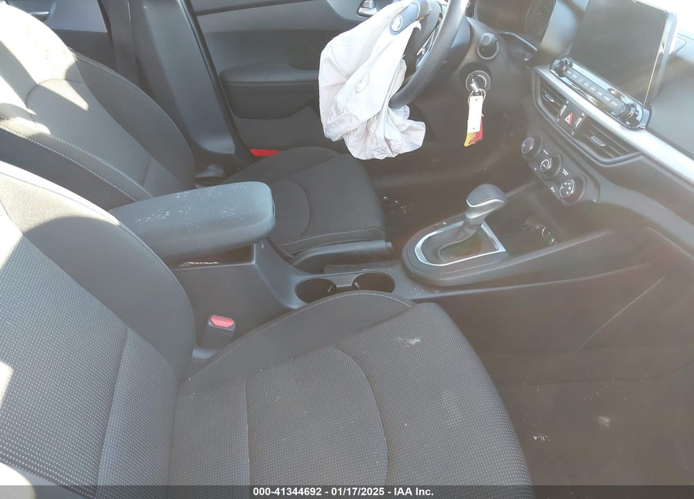 2021 KIA FORTE VIN: 3KPF24AD4ME387937