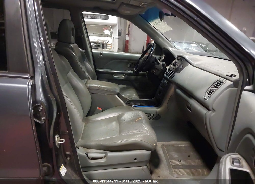 2005 HONDA PILOT EX-L VIN: 5FNYF18565B053107