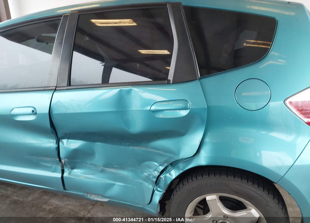 2013 HONDA FIT VIN: JHMGE8H31DC047473