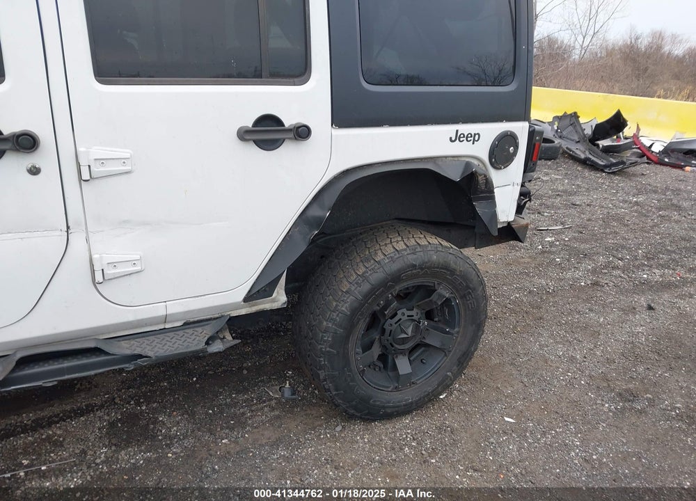 2013 JEEP WRANGLER UNLIMITED SAHARA VIN: 1C4BJWEG5DL523632