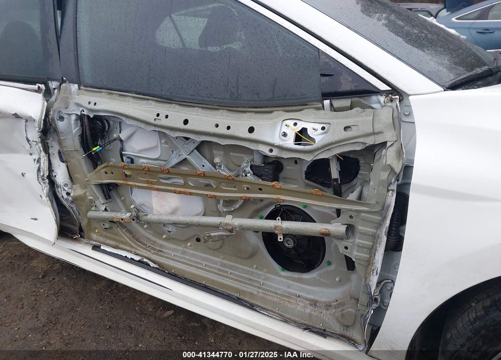 2019 TOYOTA CAMRY SE VIN: 4T1B11HKXKU282883