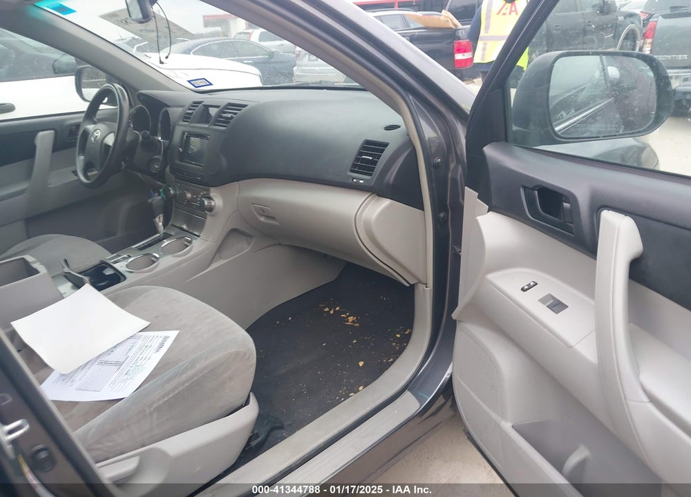 2011 TOYOTA HIGHLANDER BASE V6 VIN: 5TDZK3EHXBS034190