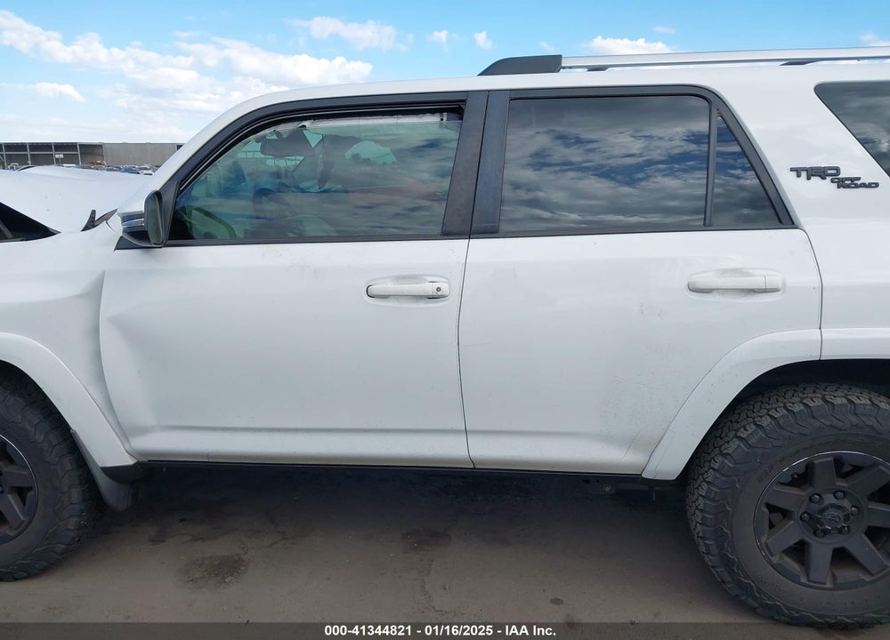 2018 TOYOTA 4RUNNER TRD OFF ROAD PREMIUM VIN: JTEBU5JRXJ5589081
