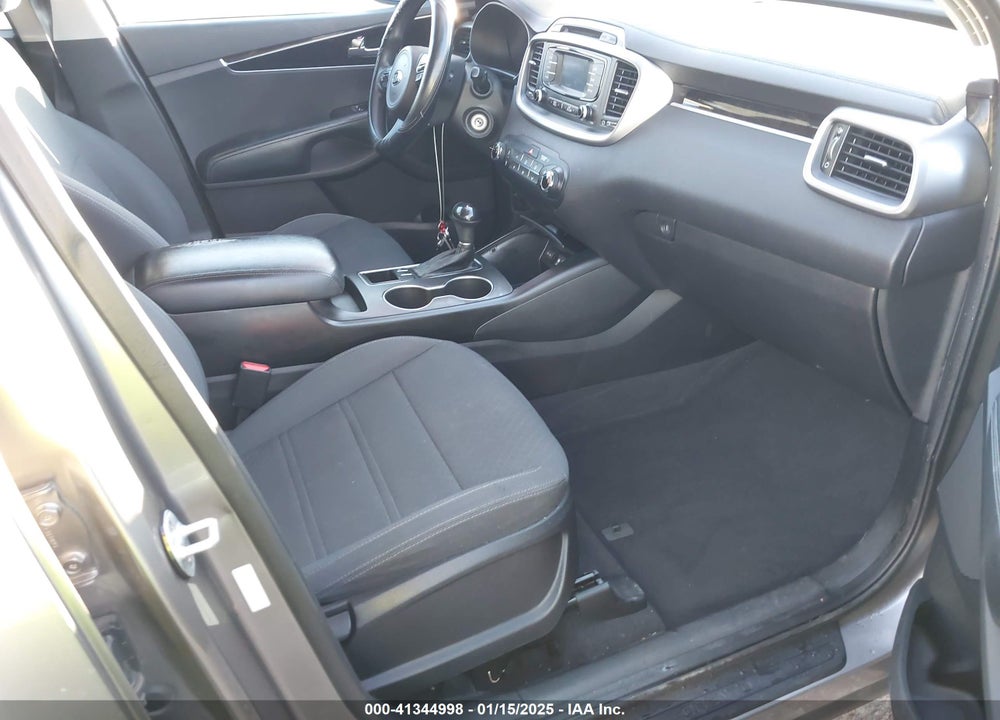 2017 KIA SORENTO VIN: 5XYPG4A3XHG221623