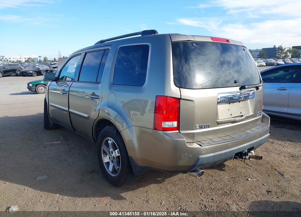 2011 HONDA PILOT TOURING VIN: 5FNYF4H97BB102184