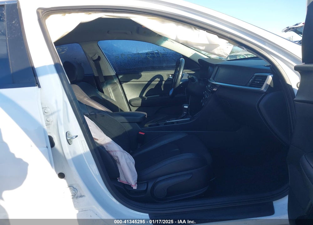 2019 KIA OPTIMA VIN: 5XXGT4L33KG354468