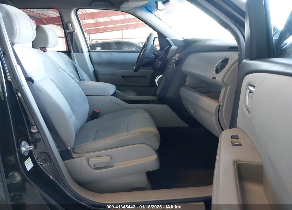 2010 HONDA PILOT LX VIN: 5FNYF3H22AB010735