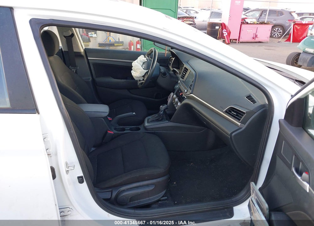2019 HYUNDAI ELANTRA VIN: 5NPD84LF8KH442631