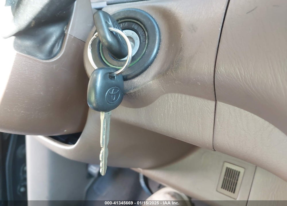2004 TOYOTA SEQUOIA SR5 V8 VIN: 5TDZT34AX4S207193