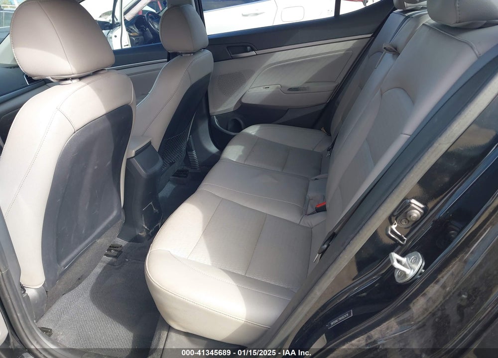 2017 HYUNDAI ELANTRA VIN: 5NPD84LF7HH162479