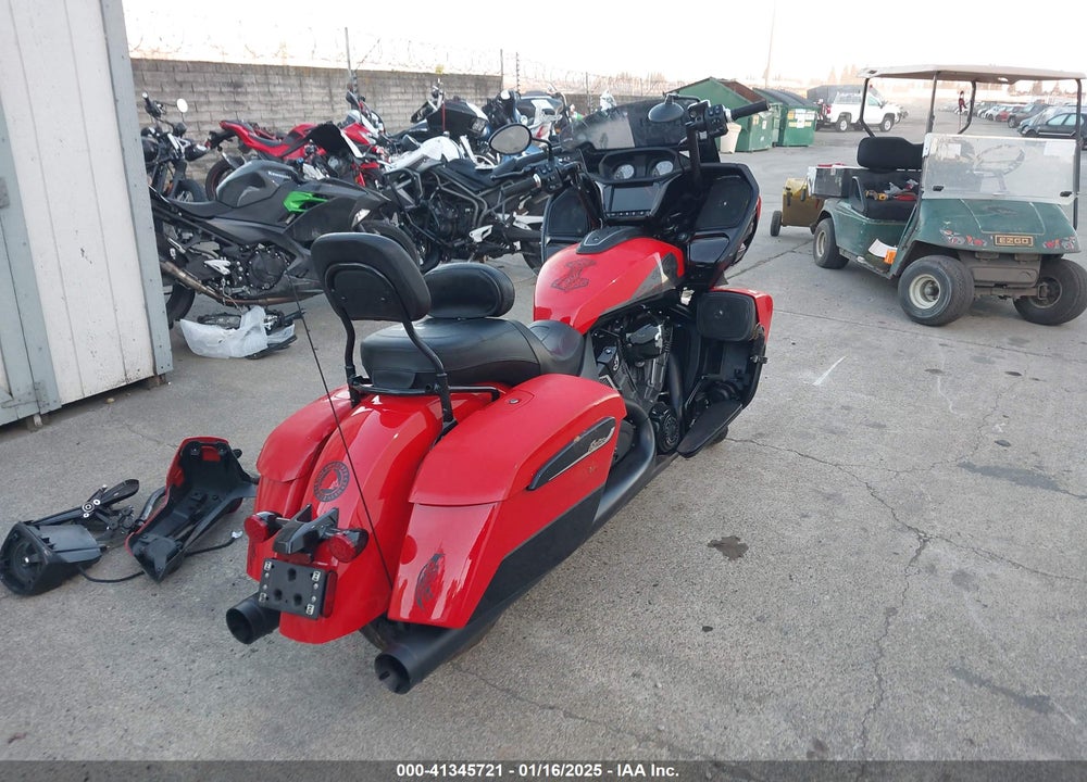 2023 INDIAN MOTORCYCLE CO. CHALLENGER DARK HORSE VIN: 56KLCCRR7P3415827