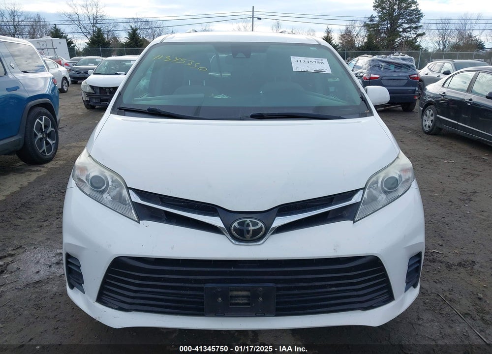 2018 TOYOTA SIENNA LE 8 PASSENGER VIN: 5TDKZ3DC7JS926205
