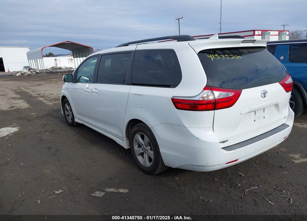 2018 TOYOTA SIENNA LE 8 PASSENGER VIN: 5TDKZ3DC7JS926205