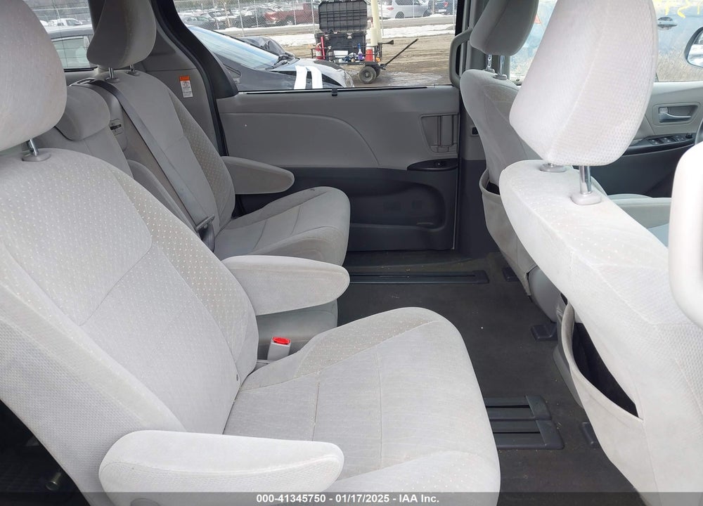 2018 TOYOTA SIENNA LE 8 PASSENGER VIN: 5TDKZ3DC7JS926205