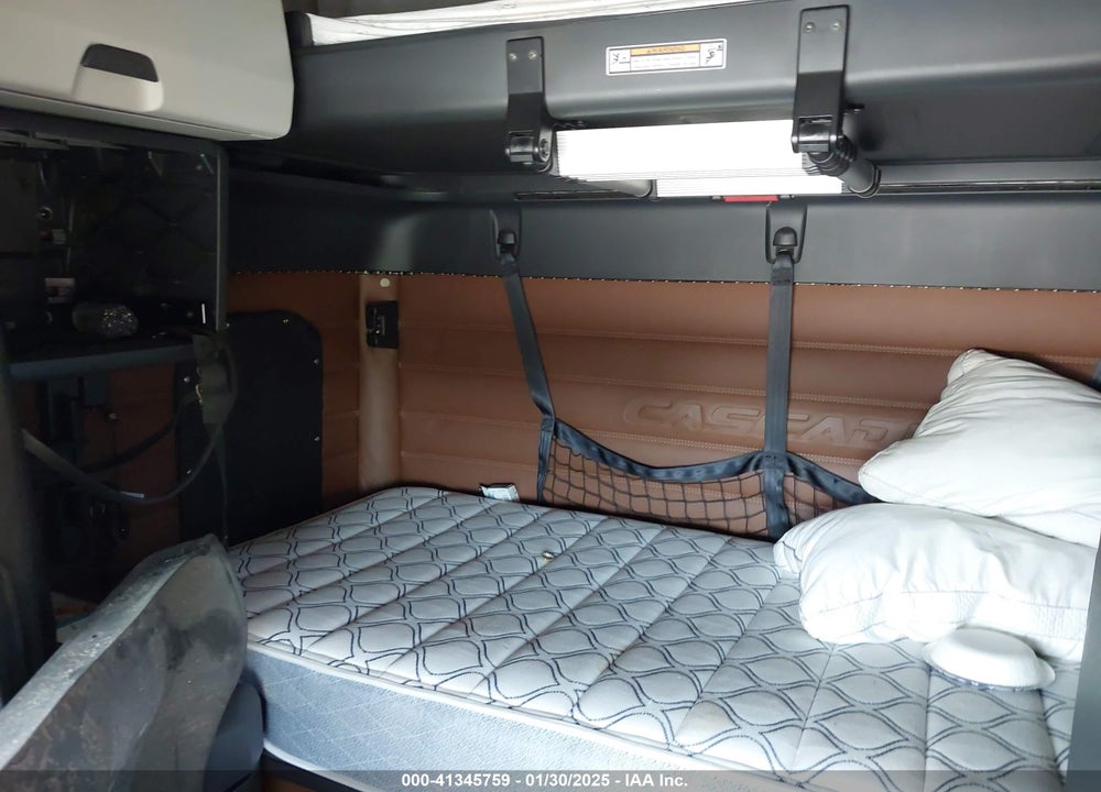 2020 FREIGHTLINER NEW CASCADIA 126 VIN: 3AKJHHDRXLSLR3848