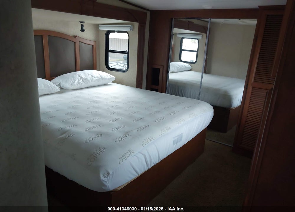 2011 HEARTLAND BIGHORN TRAVEL TRAILER VIN: 5SFBG3624BE234482