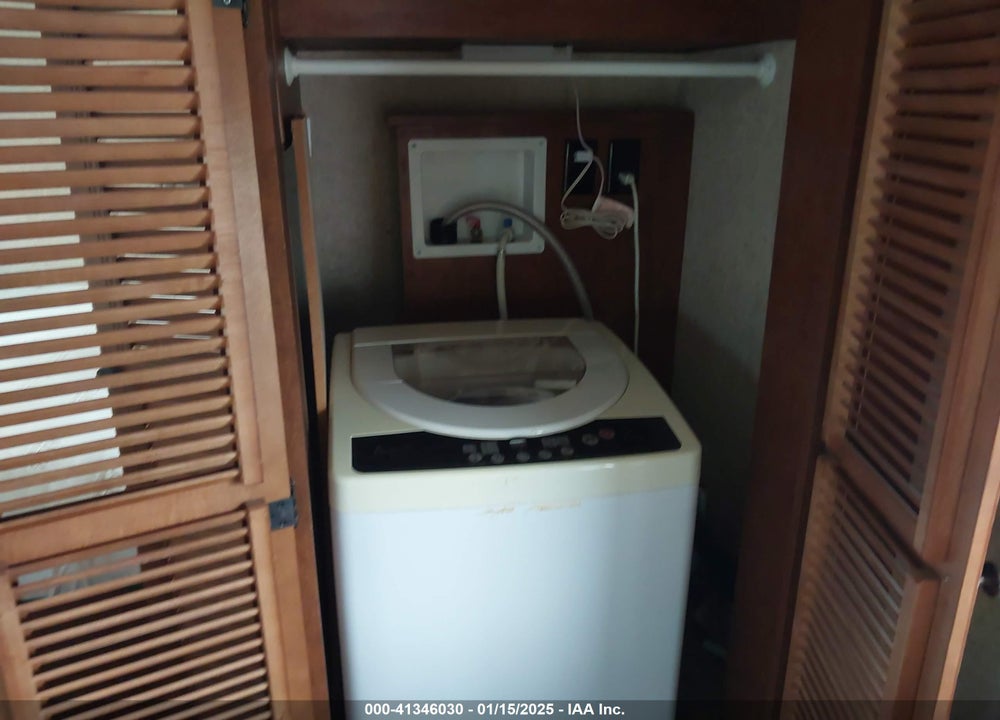 2011 HEARTLAND BIGHORN TRAVEL TRAILER VIN: 5SFBG3624BE234482