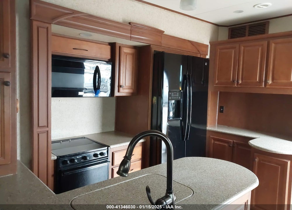 2011 HEARTLAND BIGHORN TRAVEL TRAILER VIN: 5SFBG3624BE234482