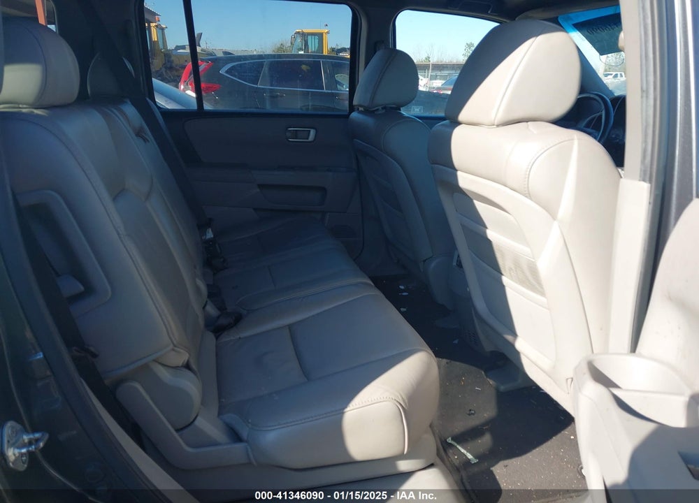 2011 HONDA PILOT EX-L VIN: 5FNYF3H56BB057200
