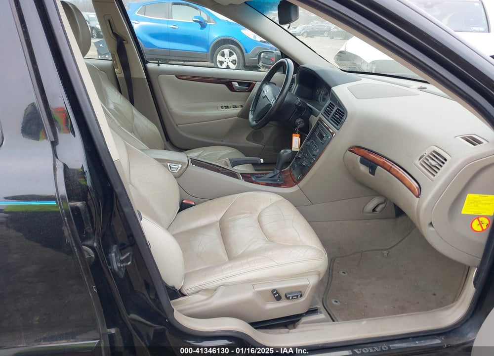 2005 VOLVO S60 2.5T VIN: YV1RS592152470675