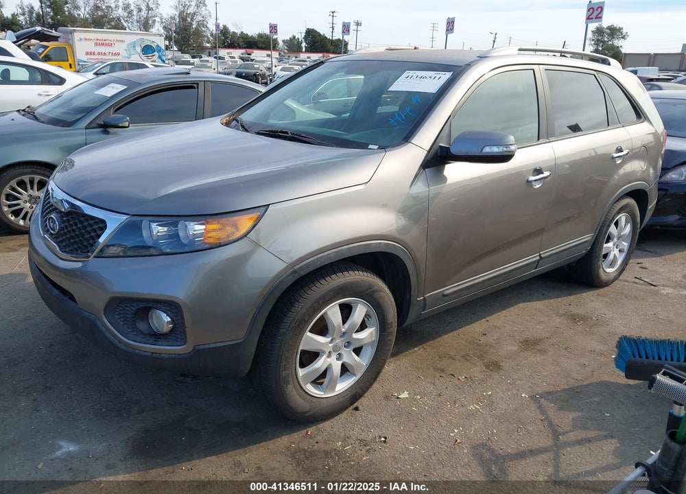 2013 KIA SORENTO LX V6 VIN: 5XYKT4A20DG316568