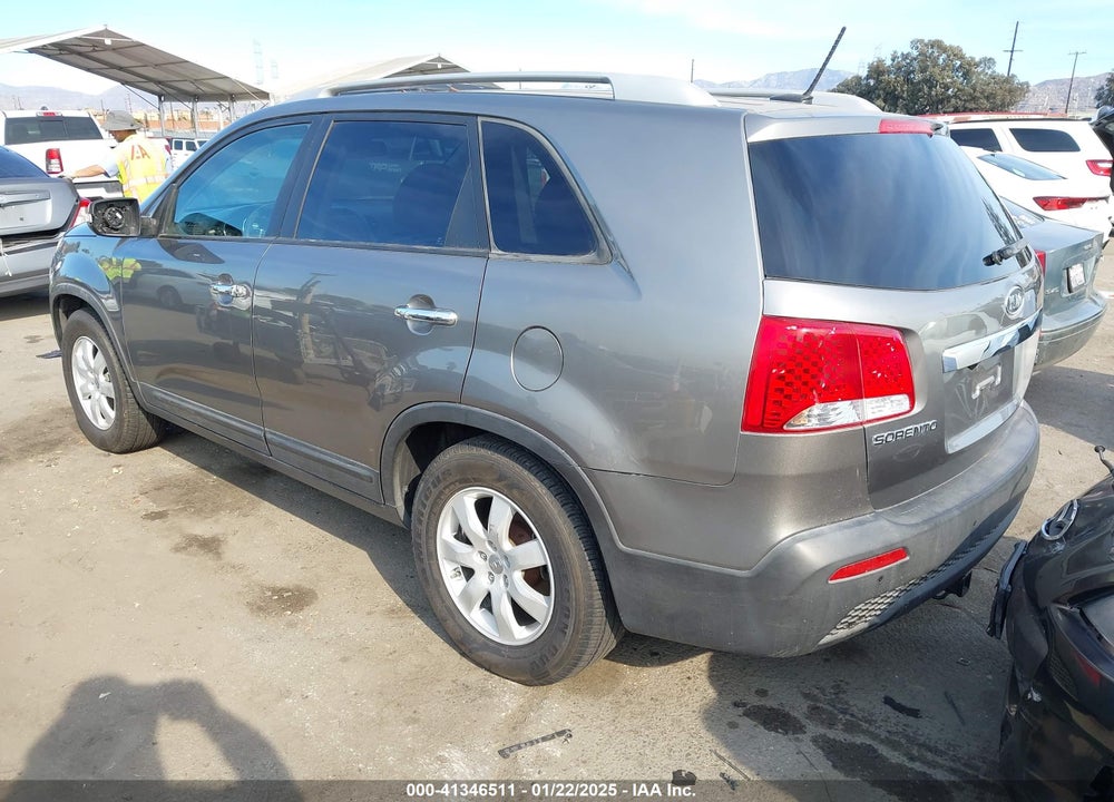 2013 KIA SORENTO LX V6 VIN: 5XYKT4A20DG316568
