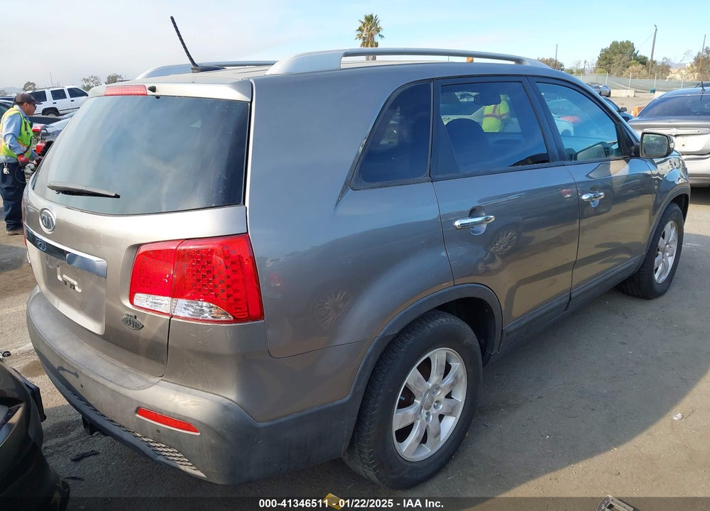 2013 KIA SORENTO LX V6 VIN: 5XYKT4A20DG316568