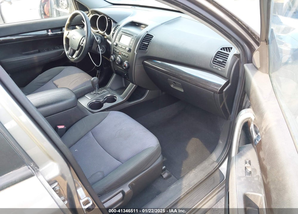 2013 KIA SORENTO LX V6 VIN: 5XYKT4A20DG316568