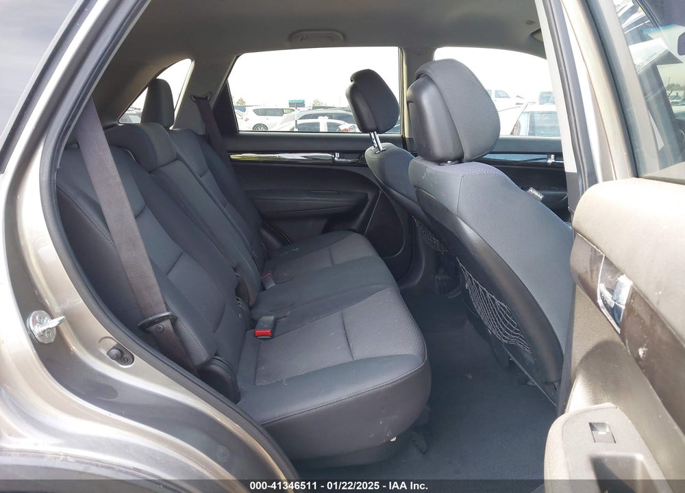 2013 KIA SORENTO LX V6 VIN: 5XYKT4A20DG316568