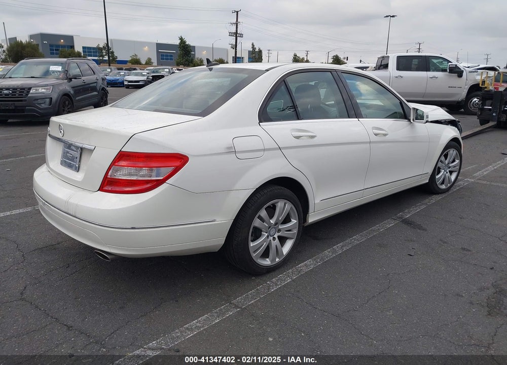 2011 MERCEDES-BENZ C 300 LUXURY/SPORT VIN: WDDGF5EB5BR176521