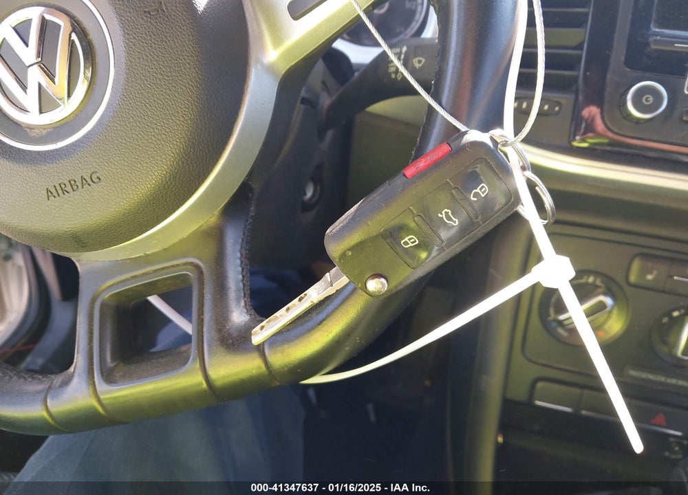 2014 VOLKSWAGEN BEETLE VIN: 3VWJX7AT2EM602482