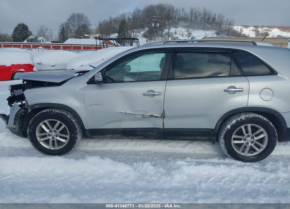 2014 KIA SORENTO LX VIN: 5XYKTCA65EG451446