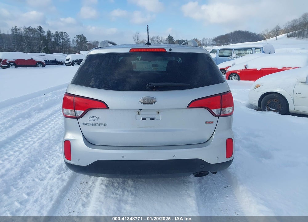 2014 KIA SORENTO LX VIN: 5XYKTCA65EG451446